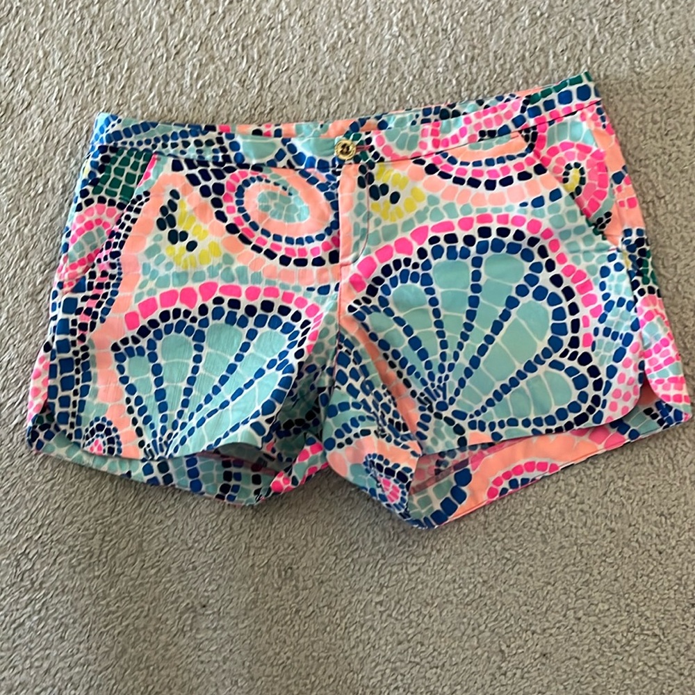 Lilly Pulitzer Shorts in Multi Tile Wave suze 6